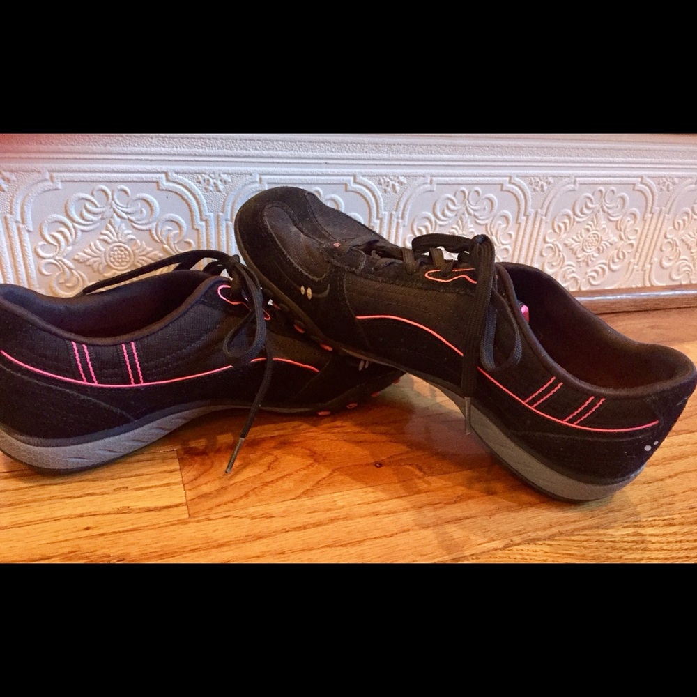 Skechers  memory foam tennis shoe